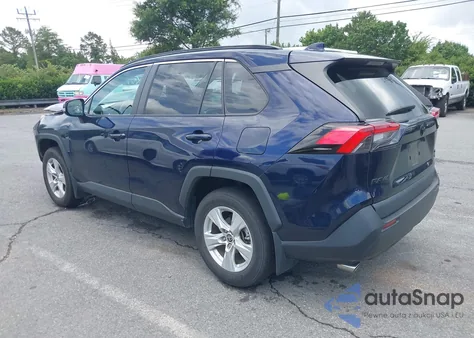 2021 Toyota Rav4 Xle z USA, uszkodzony, nr VIN 2T3P1RFV8MW192501